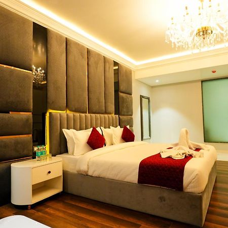 Hotel Adsan Heights Gajraula Esterno foto