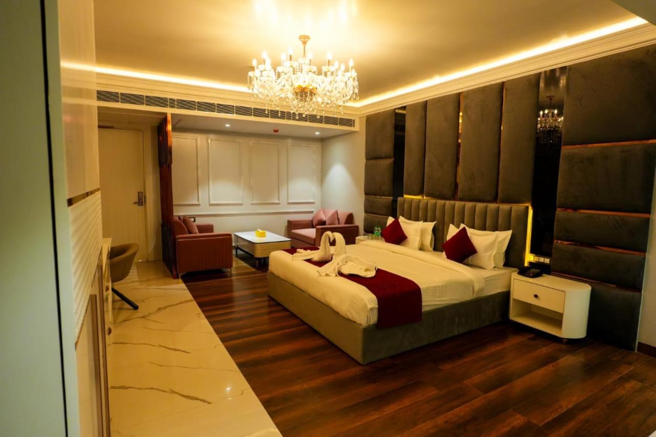Hotel Adsan Heights Gajraula Esterno foto