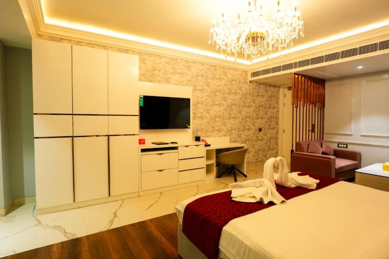 Hotel Adsan Heights Gajraula Esterno foto