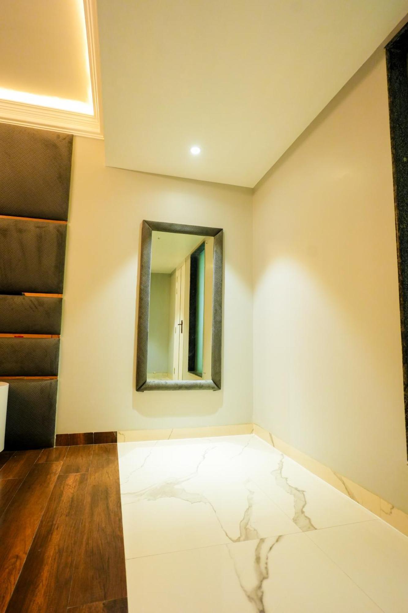 Hotel Adsan Heights Gajraula Esterno foto