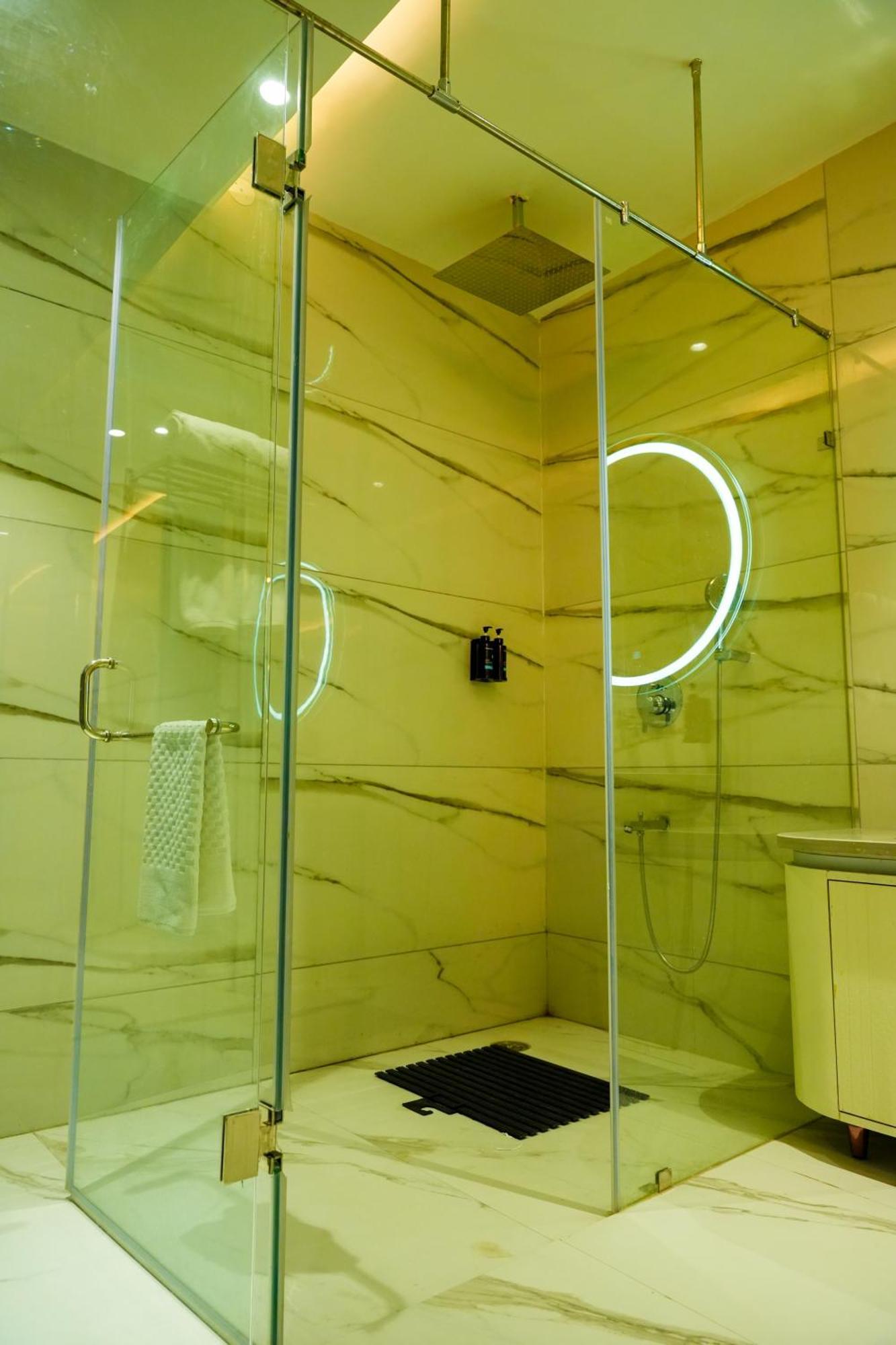 Hotel Adsan Heights Gajraula Esterno foto