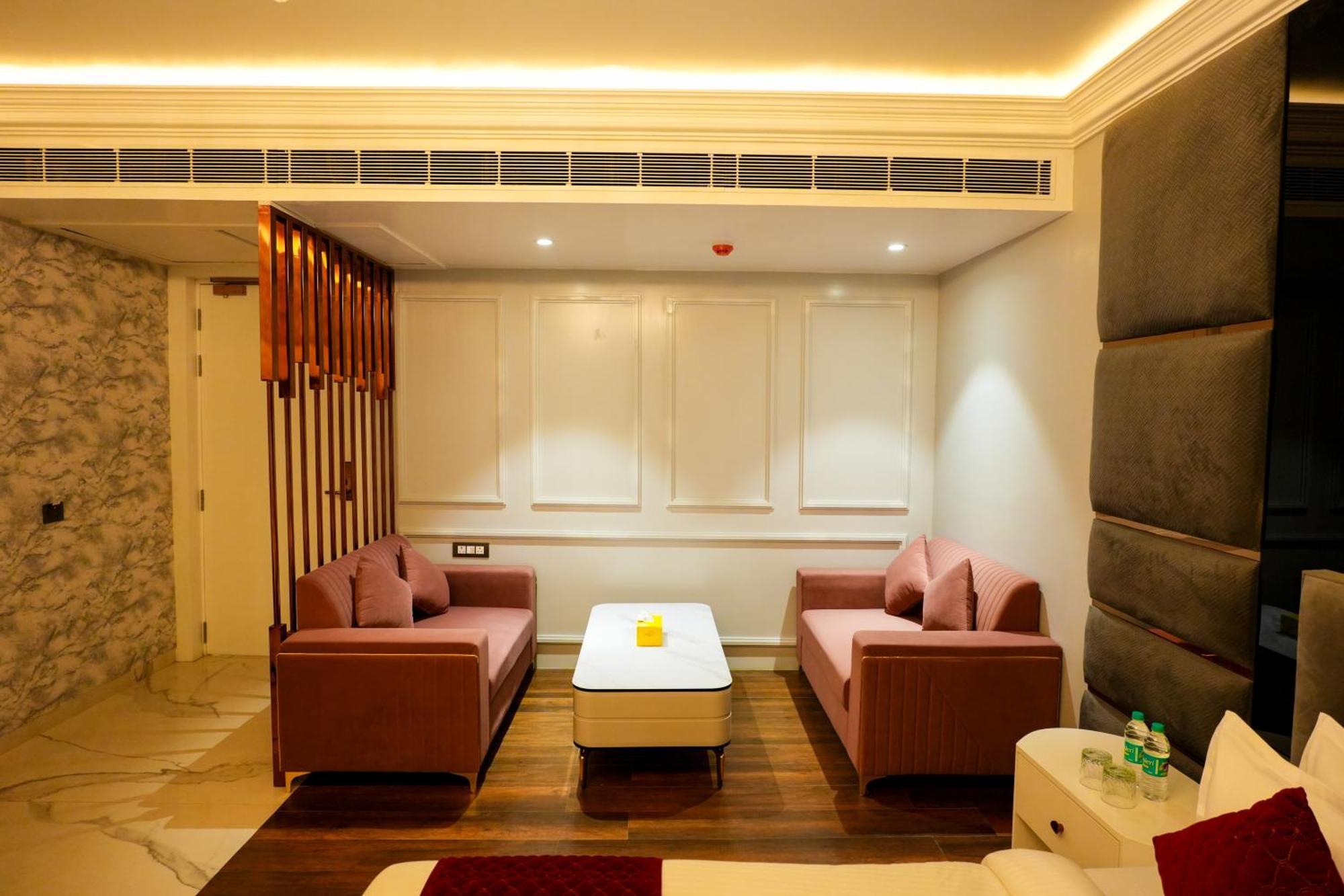 Hotel Adsan Heights Gajraula Esterno foto