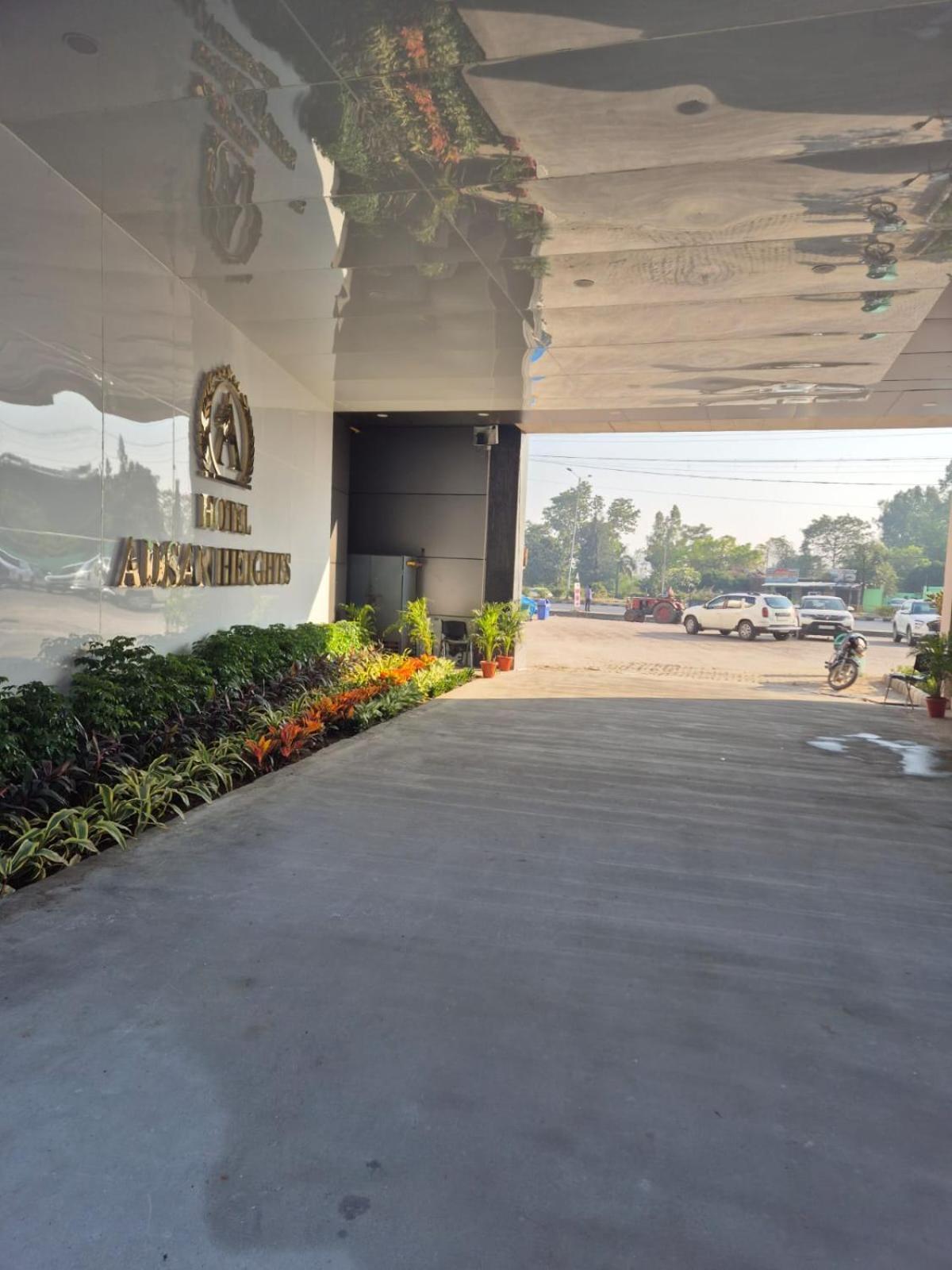 Hotel Adsan Heights Gajraula Esterno foto