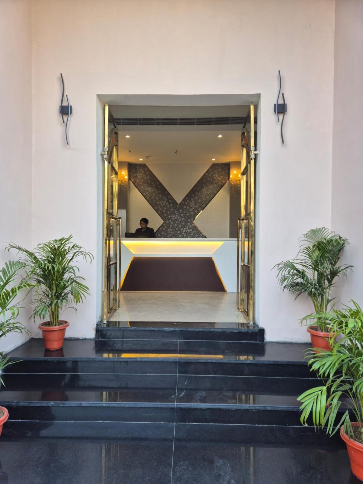 Hotel Adsan Heights Gajraula Esterno foto