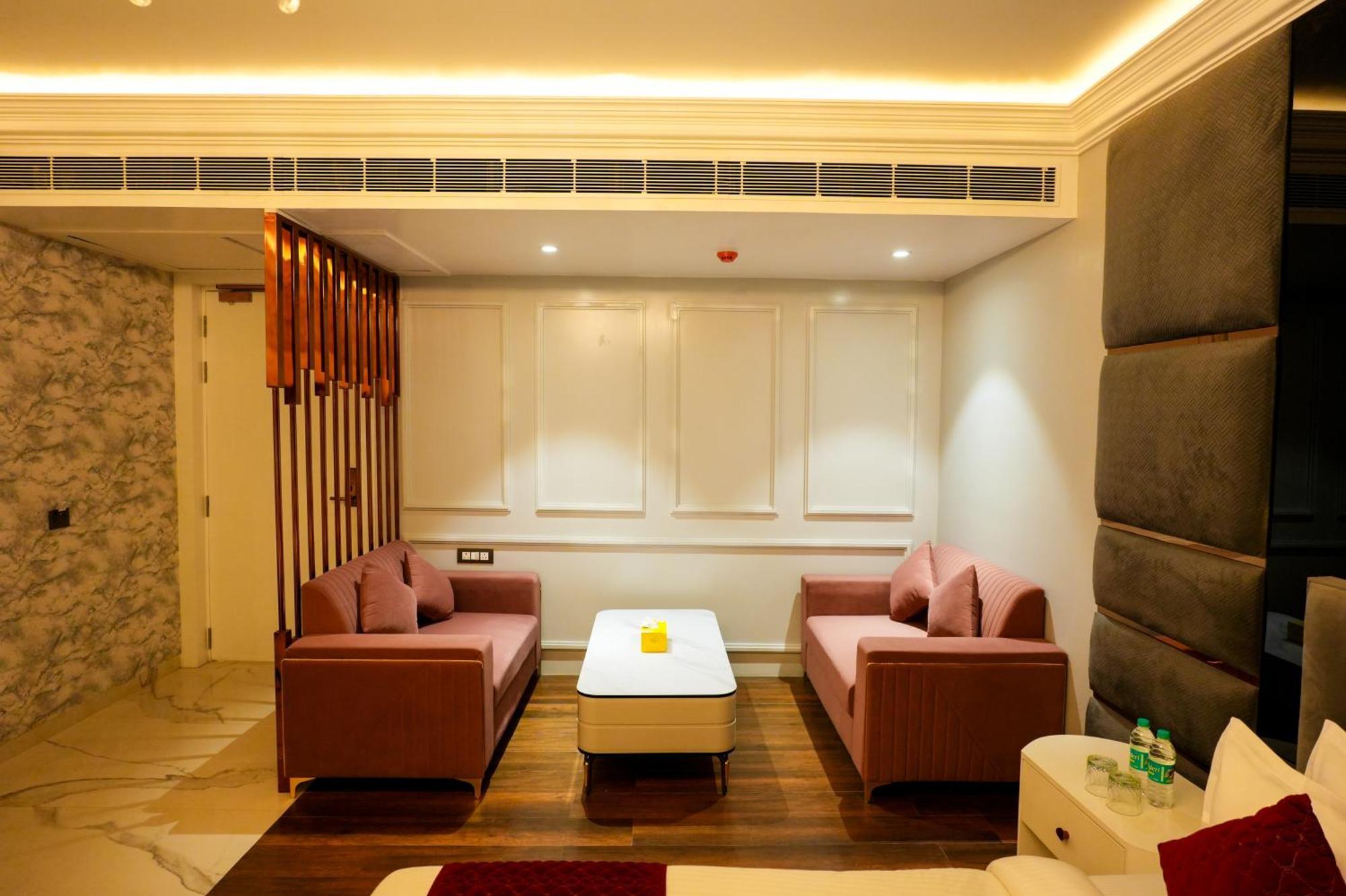 Hotel Adsan Heights Gajraula Esterno foto